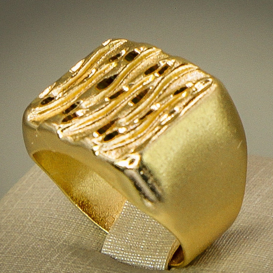 ANEL DE OURO 18K
