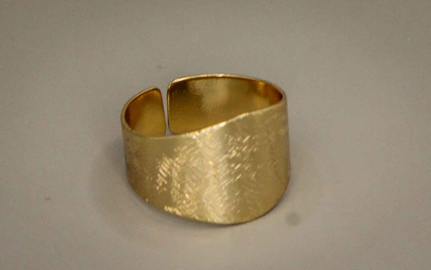 Anel Fosco Largo Banhado à Ouro 18k - Romilda Borges - cod: AN24