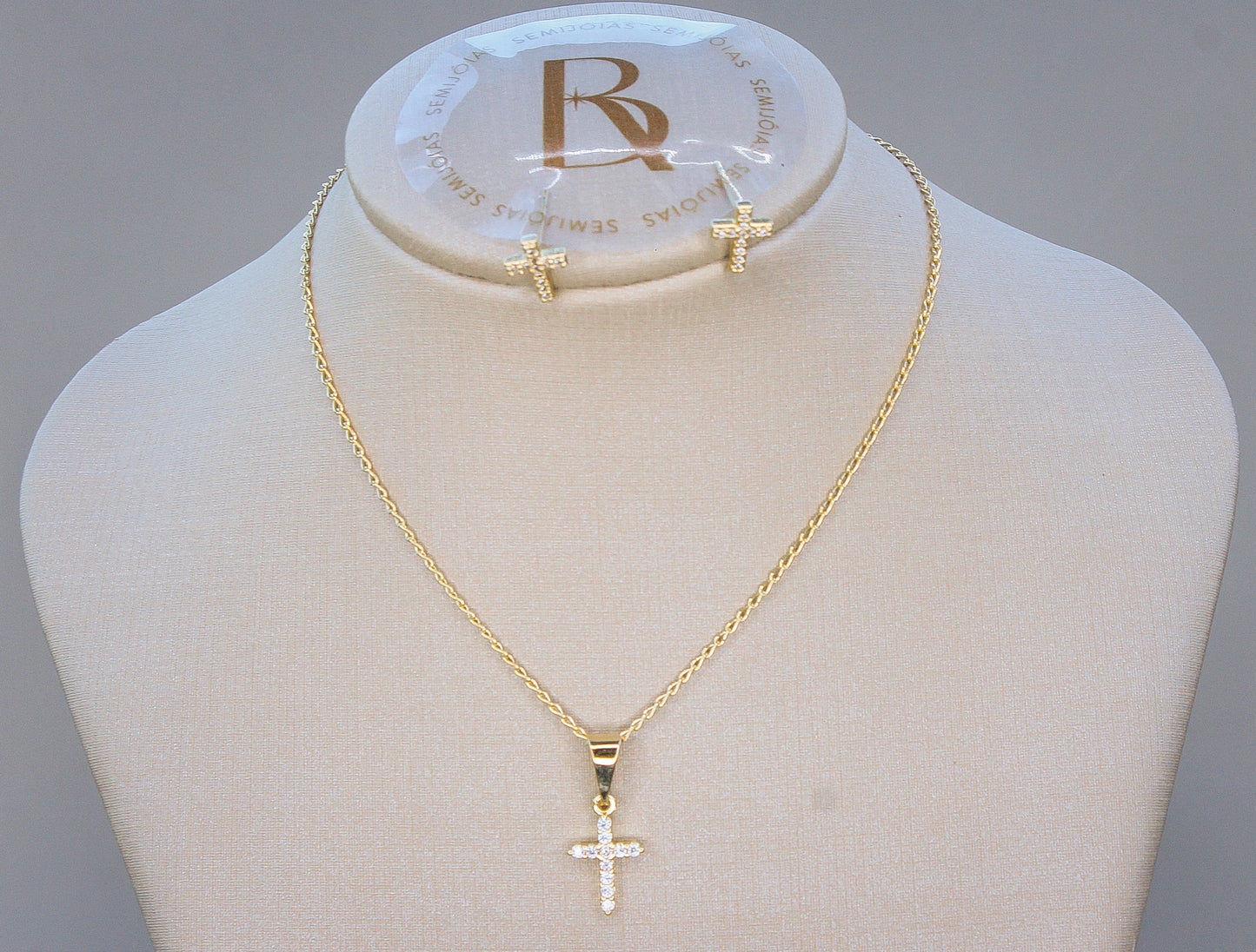 Conjunto Cruz Cravejada Banhado à Ouro 18k 43cm - Romilda Borges - cod: CC02