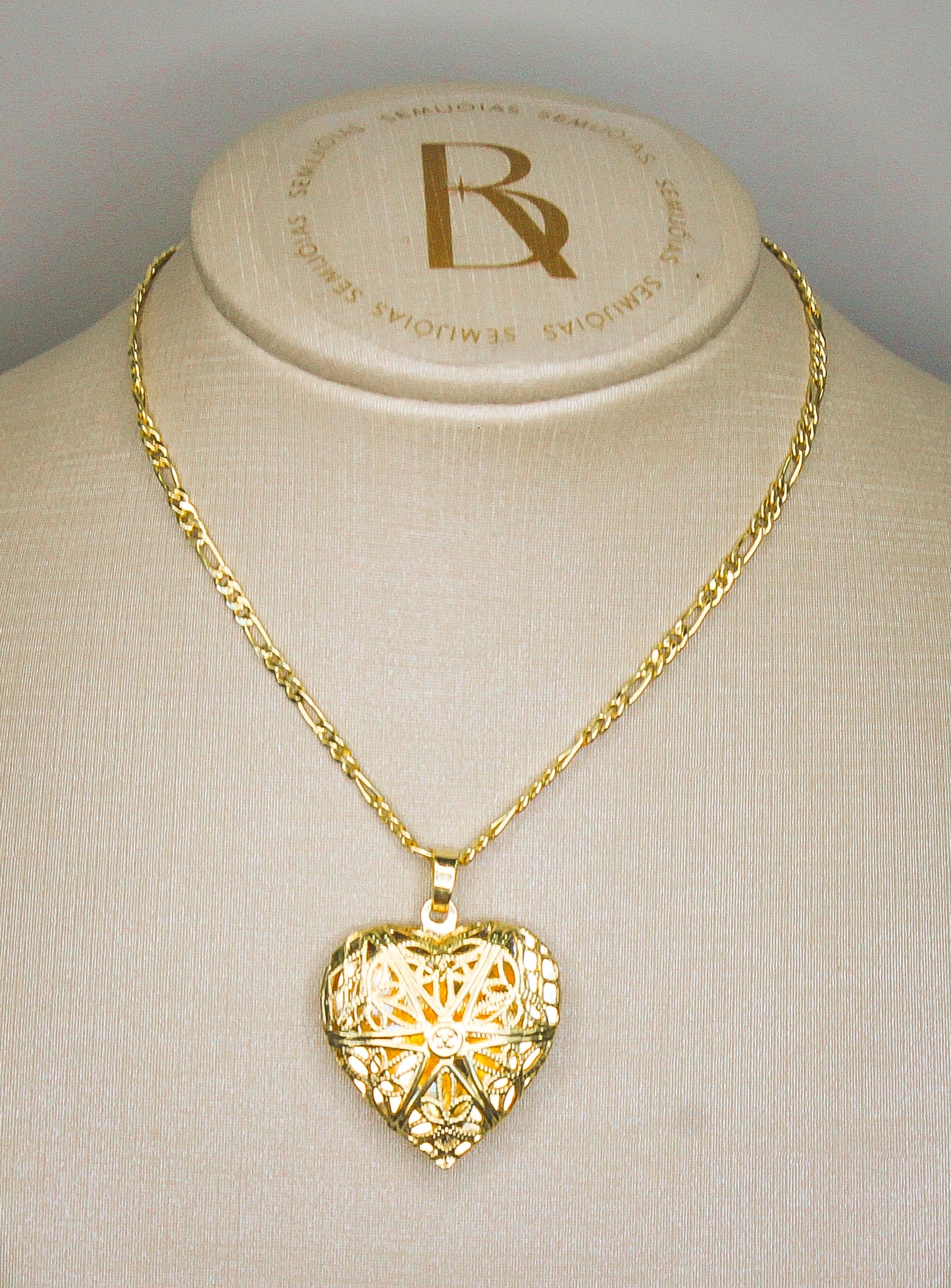 cordão de ouro relicário de ouro
