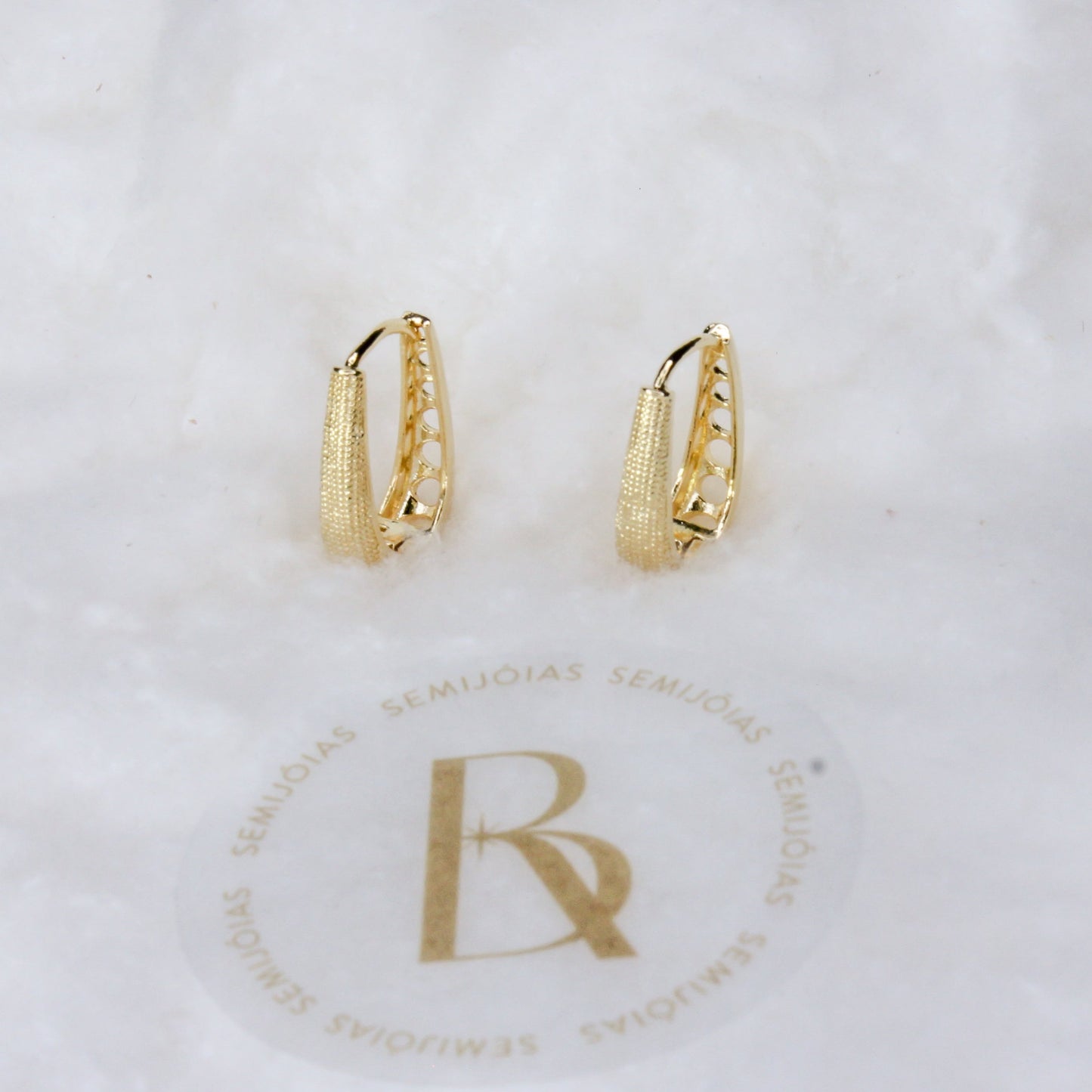 Argola Diamantada Oval Banhada à Ouro 18k - Romilda Borges - cod: AR46