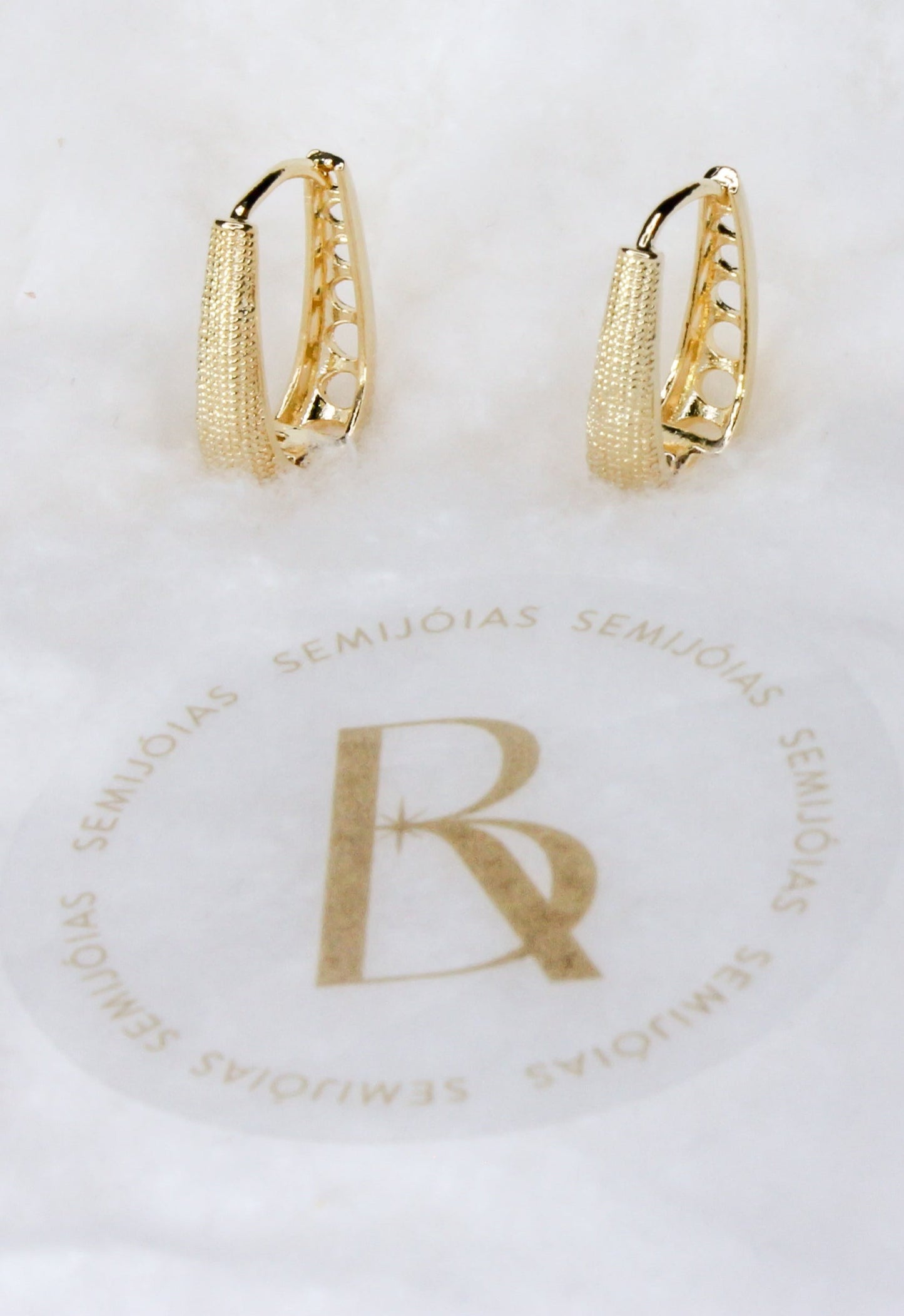 Argola Diamantada Oval Banhada à Ouro 18k - Romilda Borges - cod: AR46
