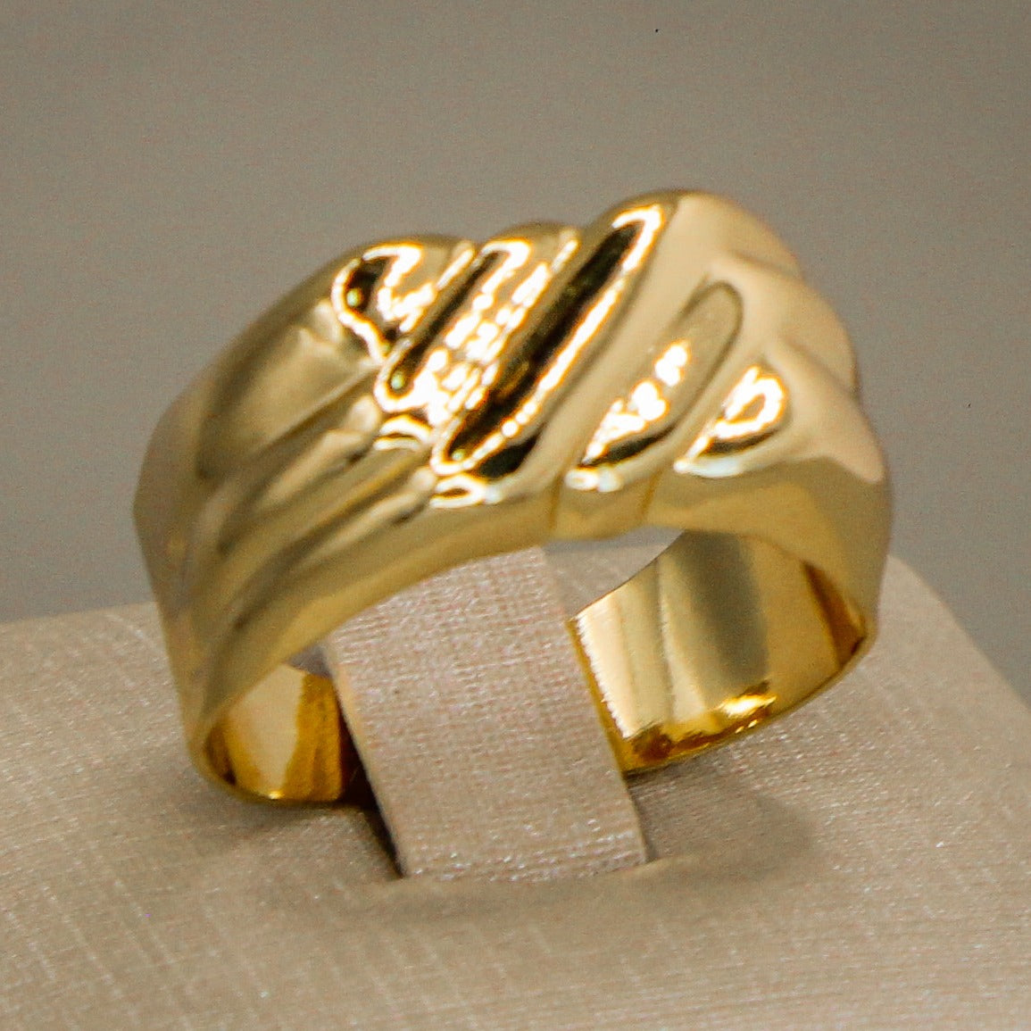 ANEL DE OURO 18K