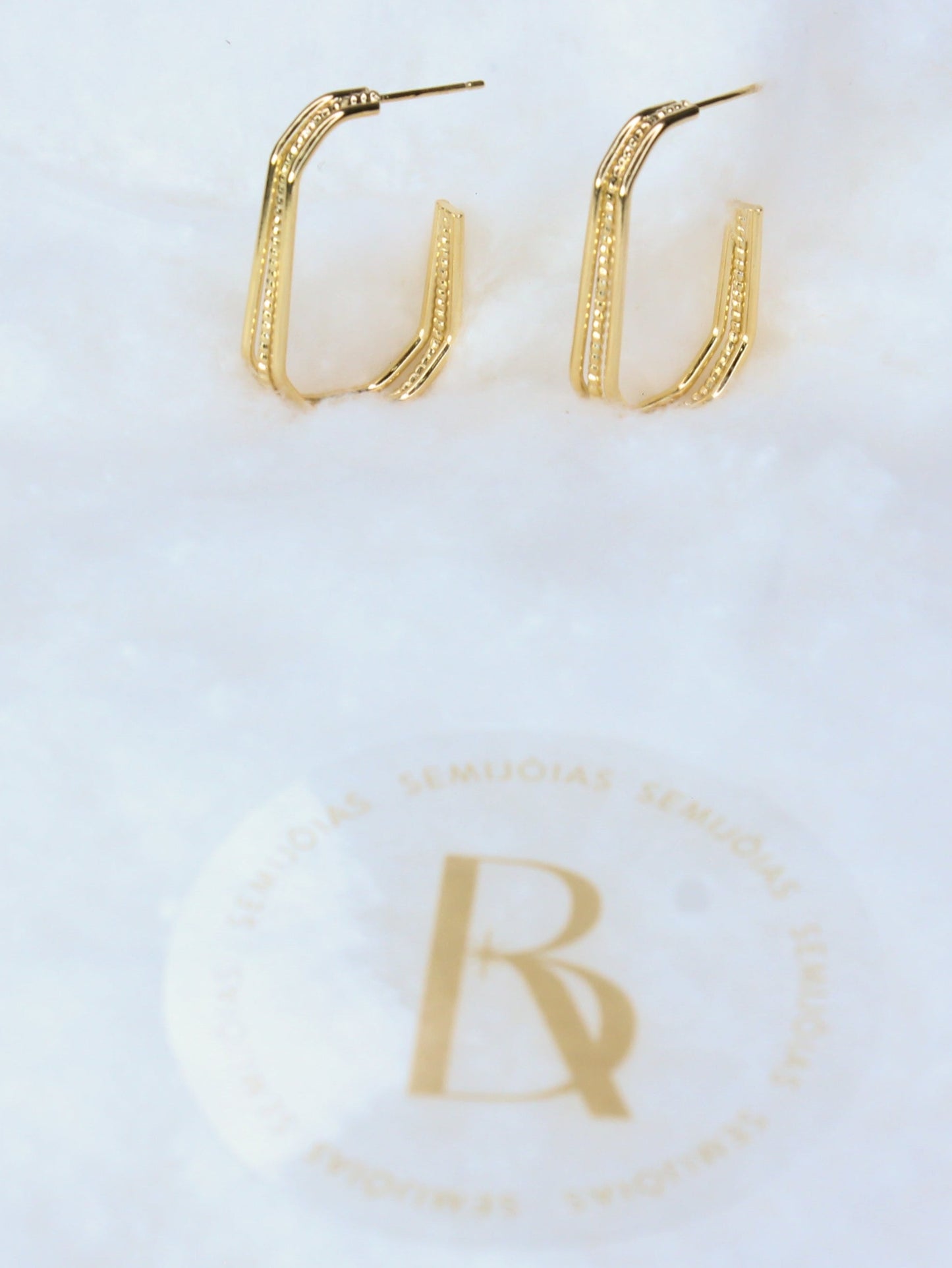 Argola Diamantada Retangular Banhada à Ouro 18k - Romilda Borges - cod: AR01